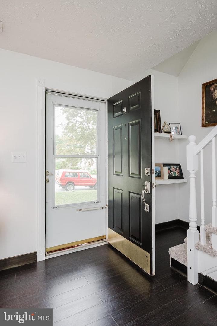 416 Enfield Road photo 3