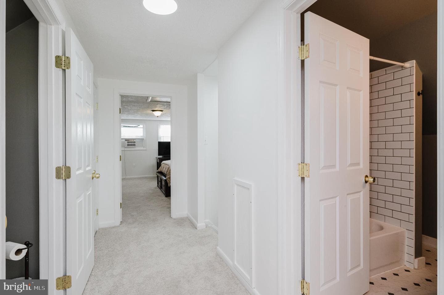 416 Enfield Road photo 32