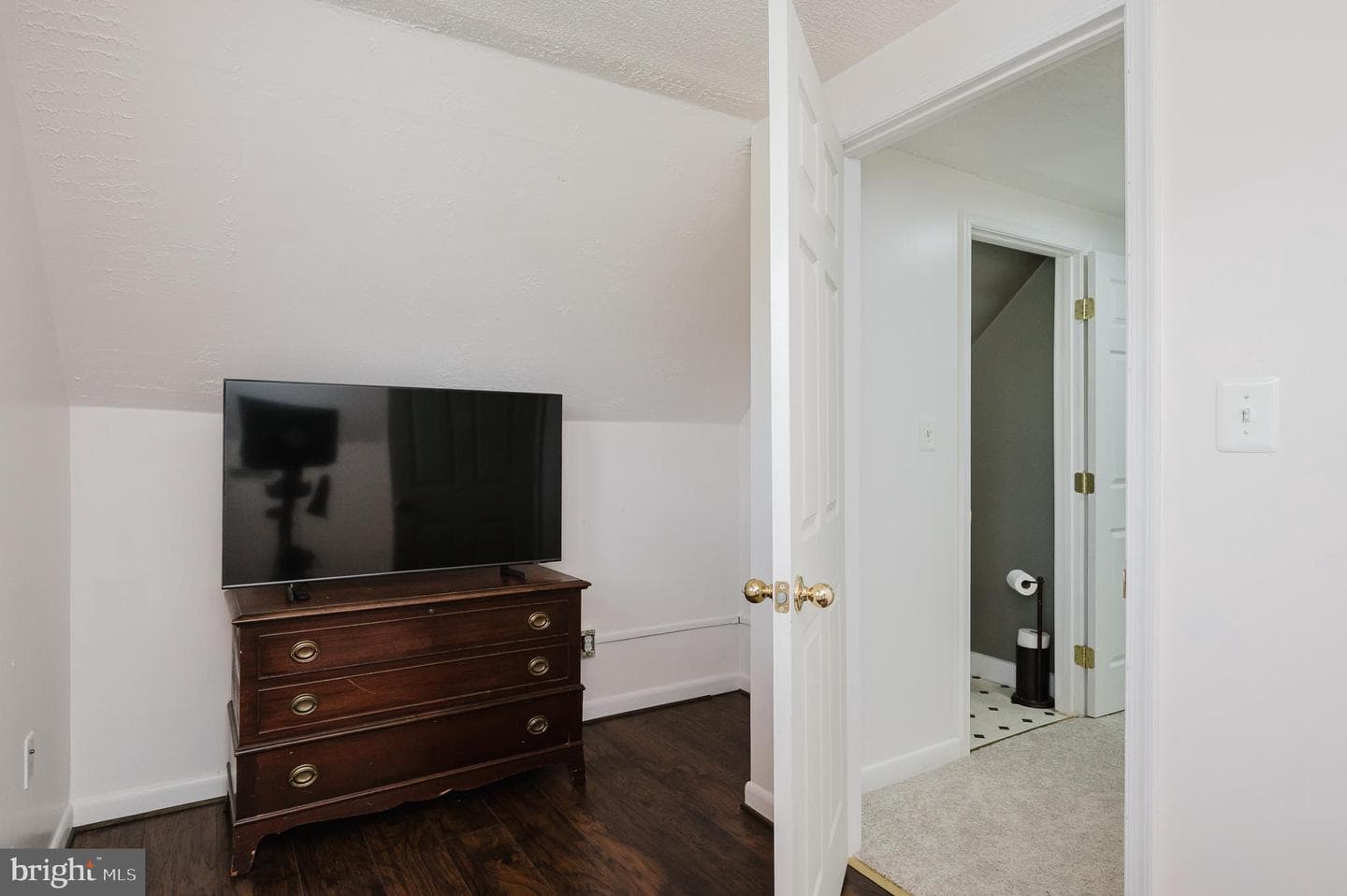 416 Enfield Road photo 37