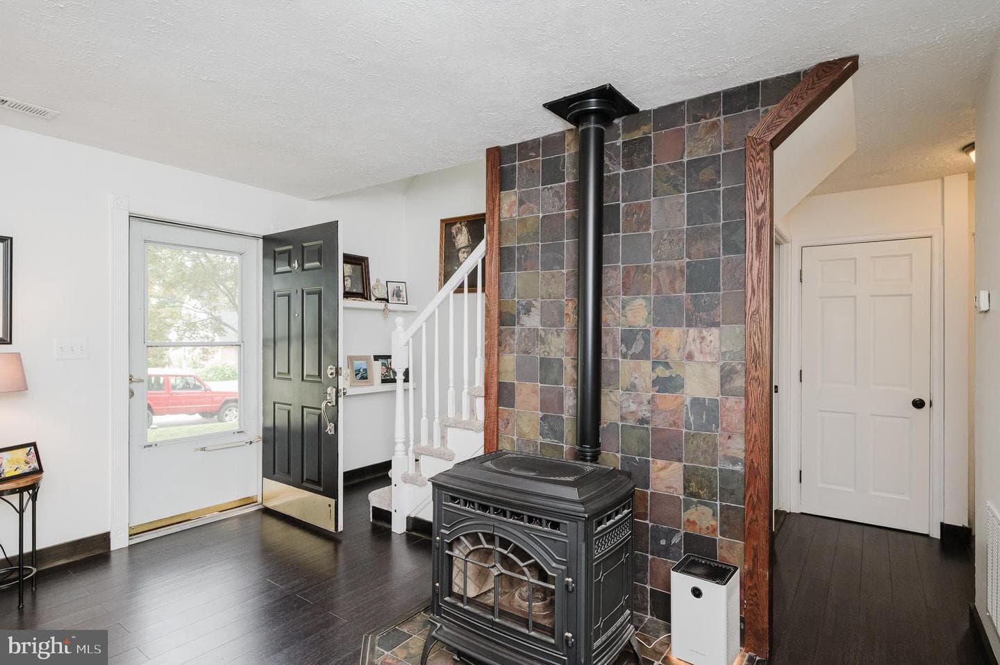 416 Enfield Road photo 4