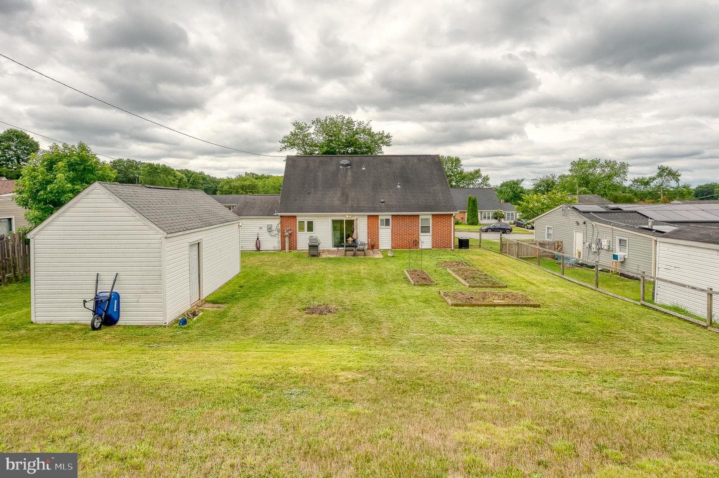 416 Enfield Road photo 43