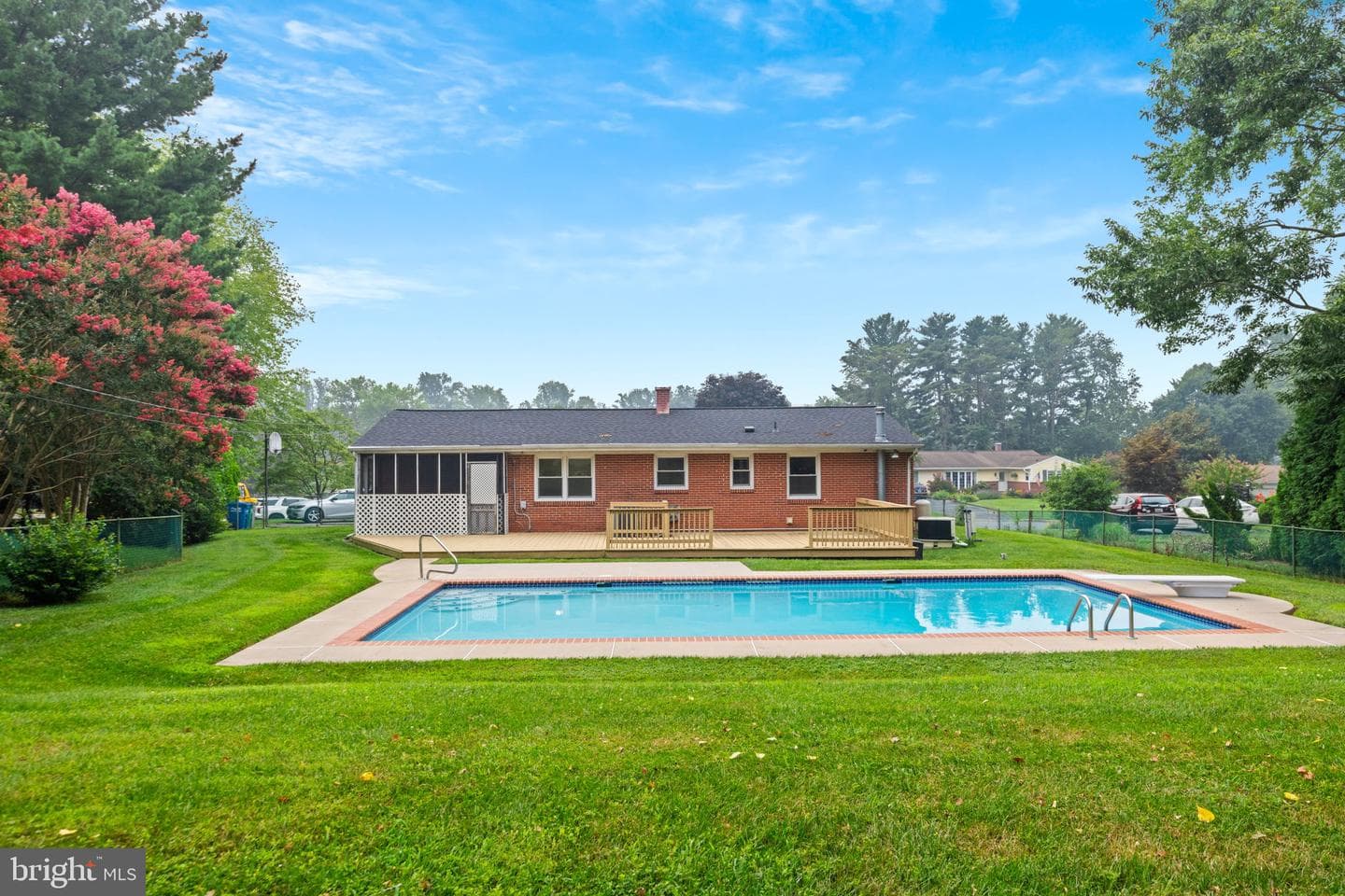 448 Wye Drive photo 2