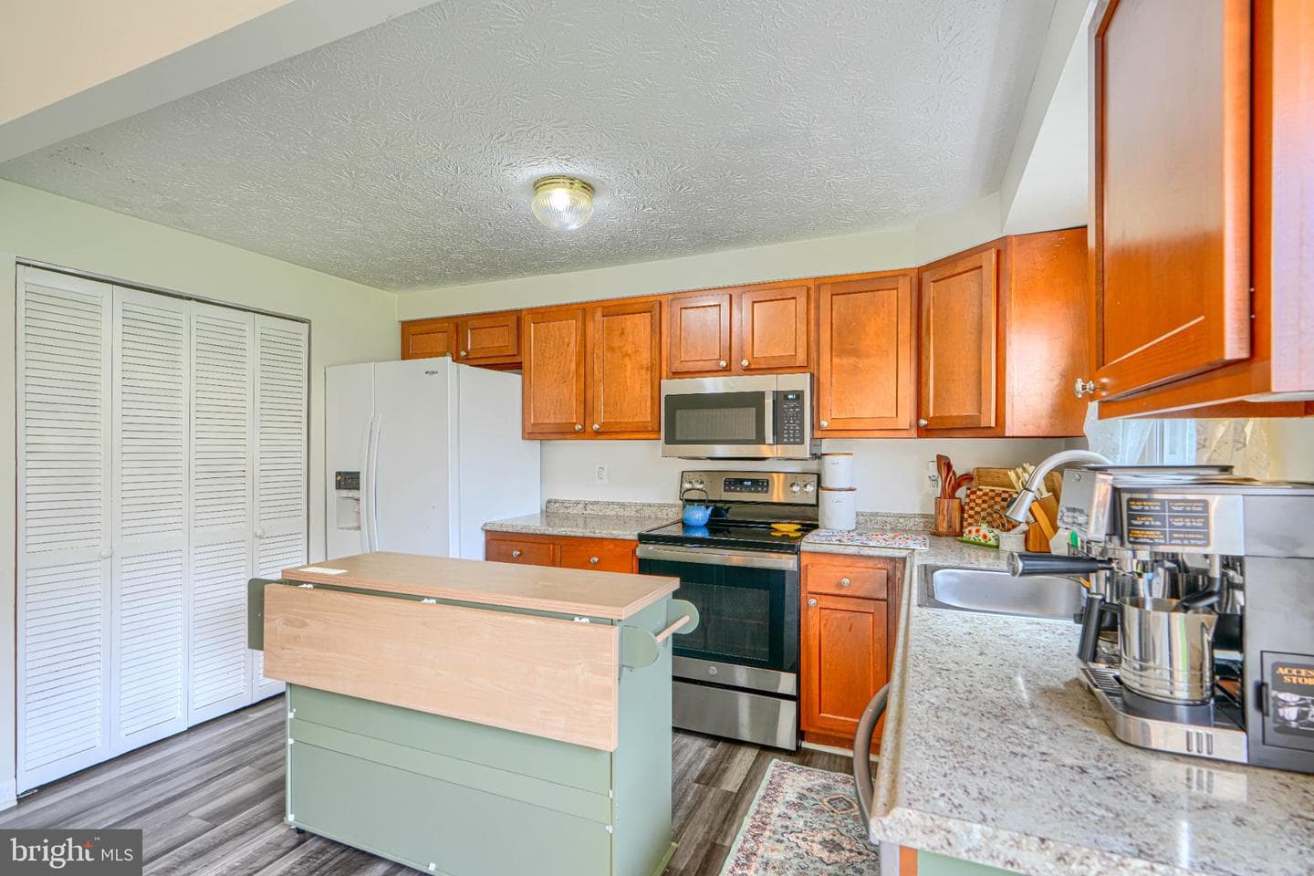 902 Hillswood Road photo 11