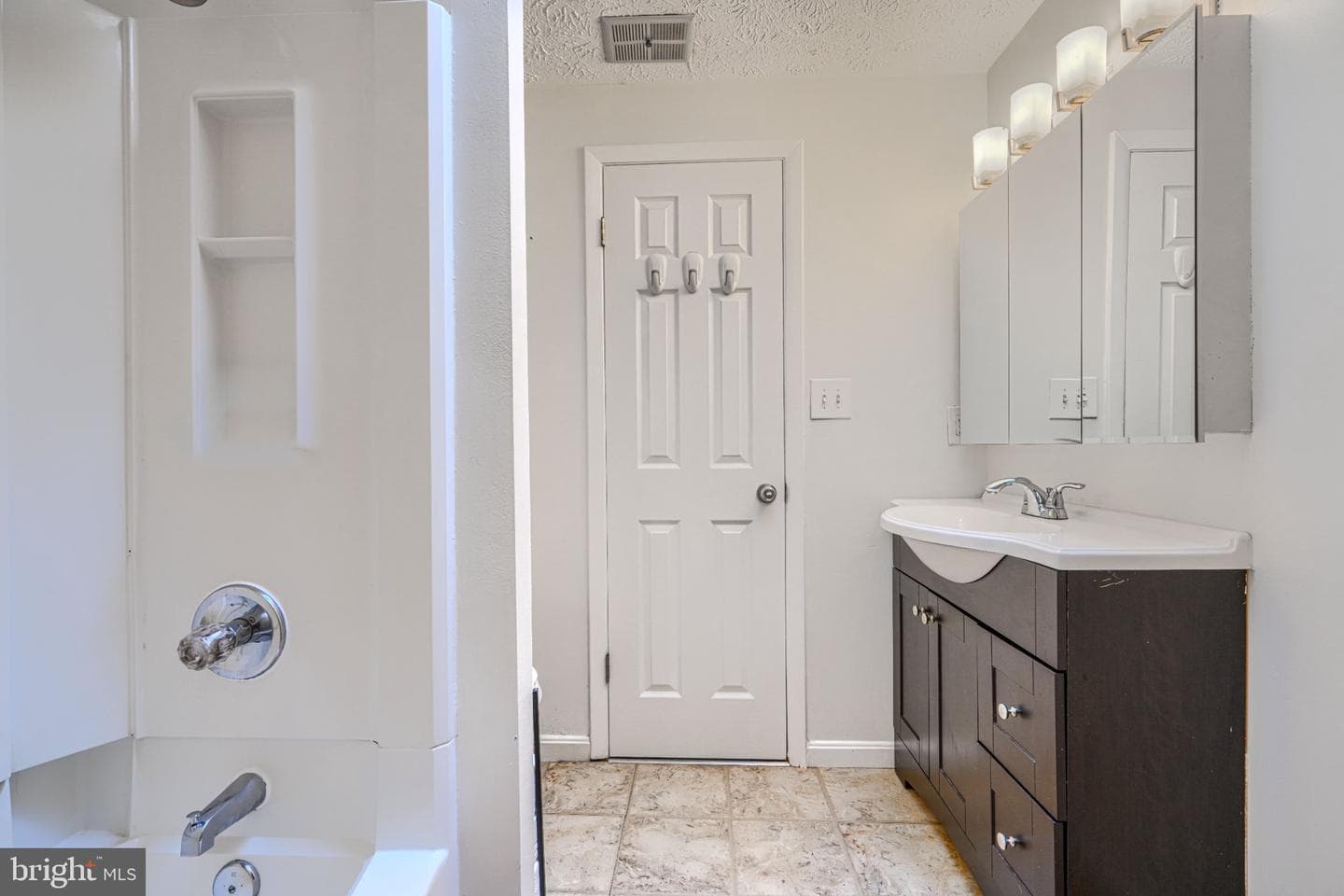 902 Hillswood Road photo 27