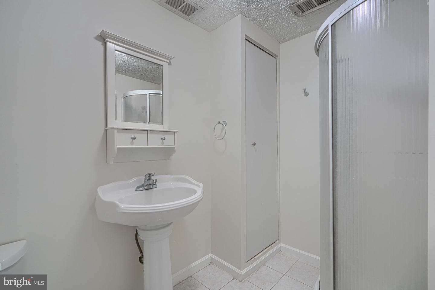 902 Hillswood Road photo 32