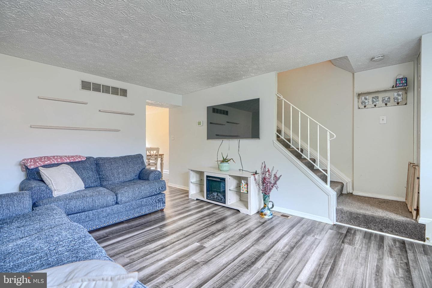 902 Hillswood Road photo 4