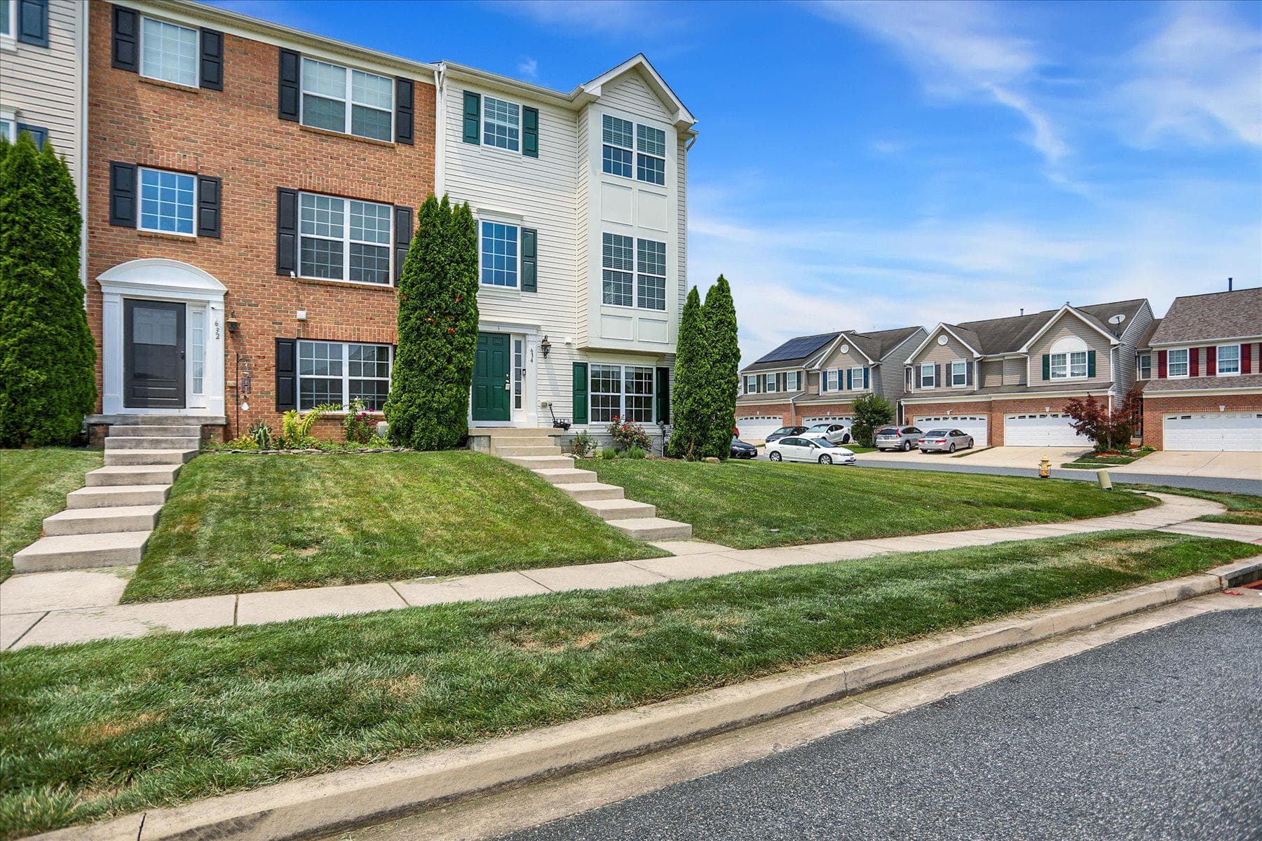 634 Snowberry Way photo 2