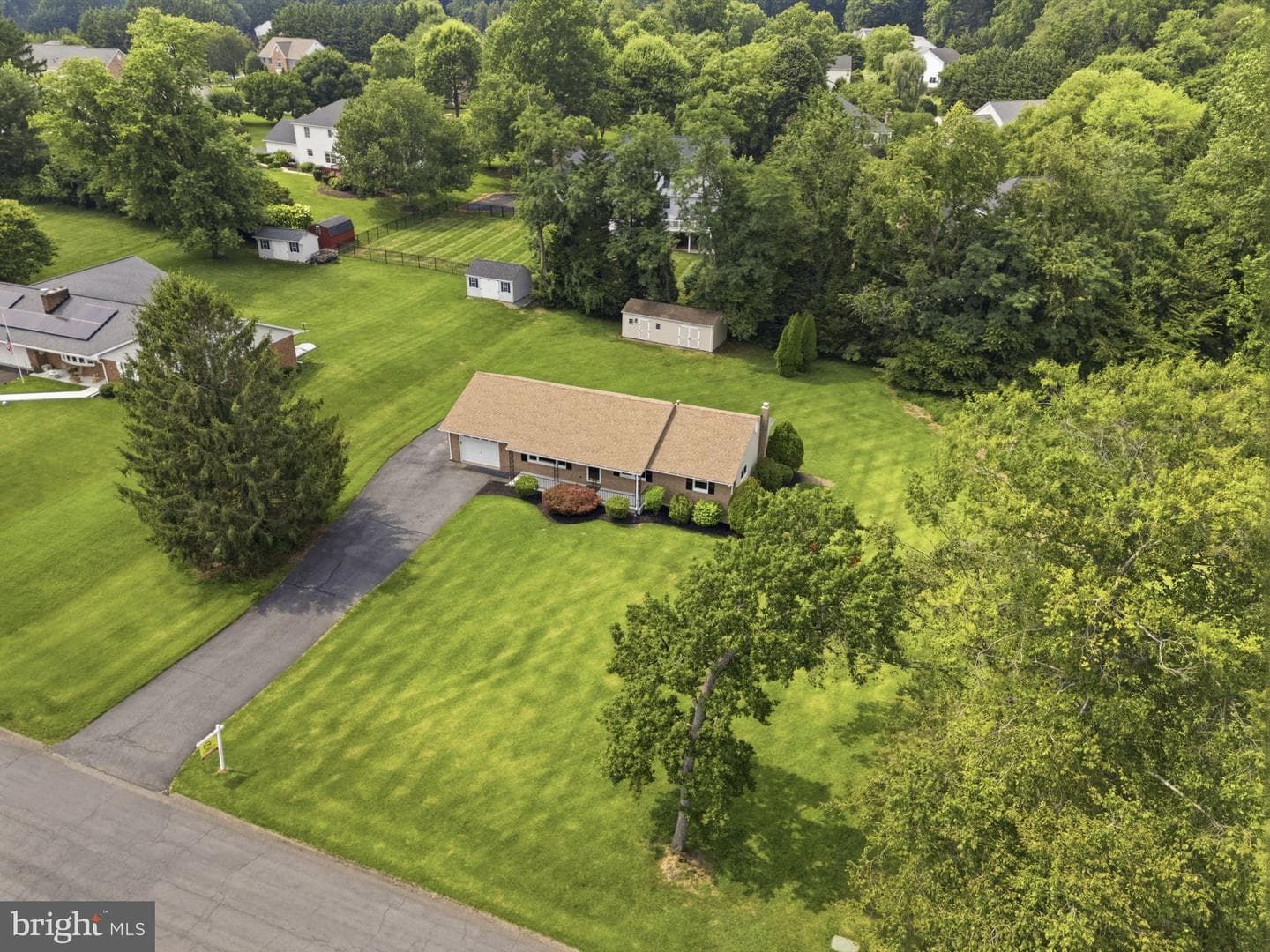 527 Stratford Road photo 3