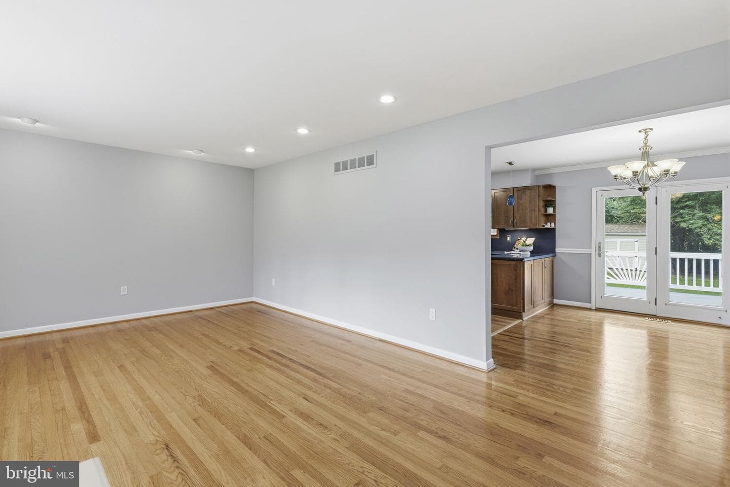 527 Stratford Road photo 9