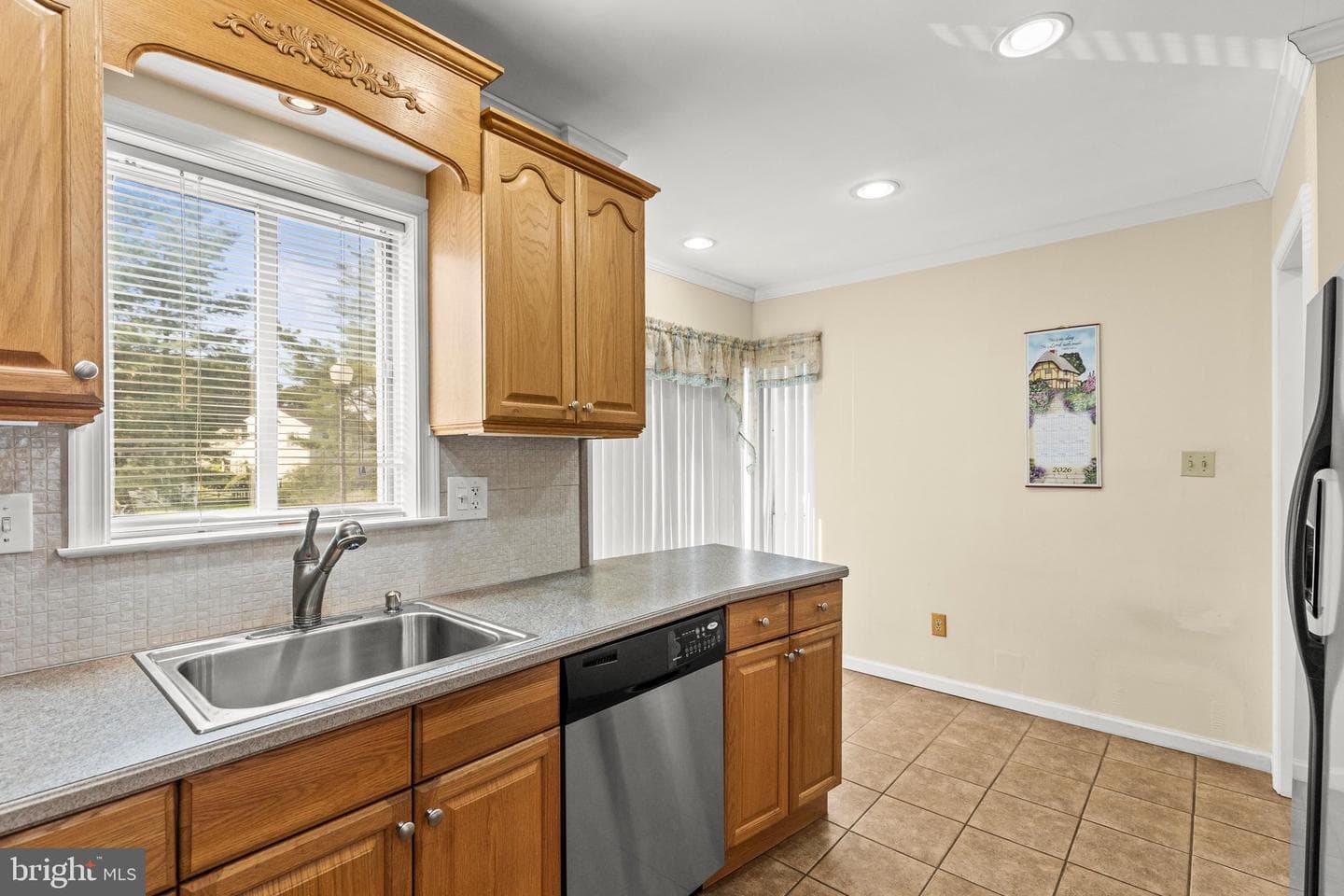 408 Kentmore Terrace photo 11