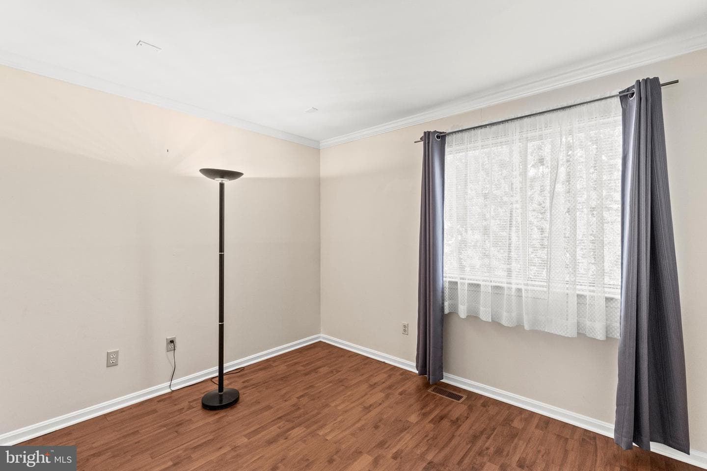 408 Kentmore Terrace photo 22