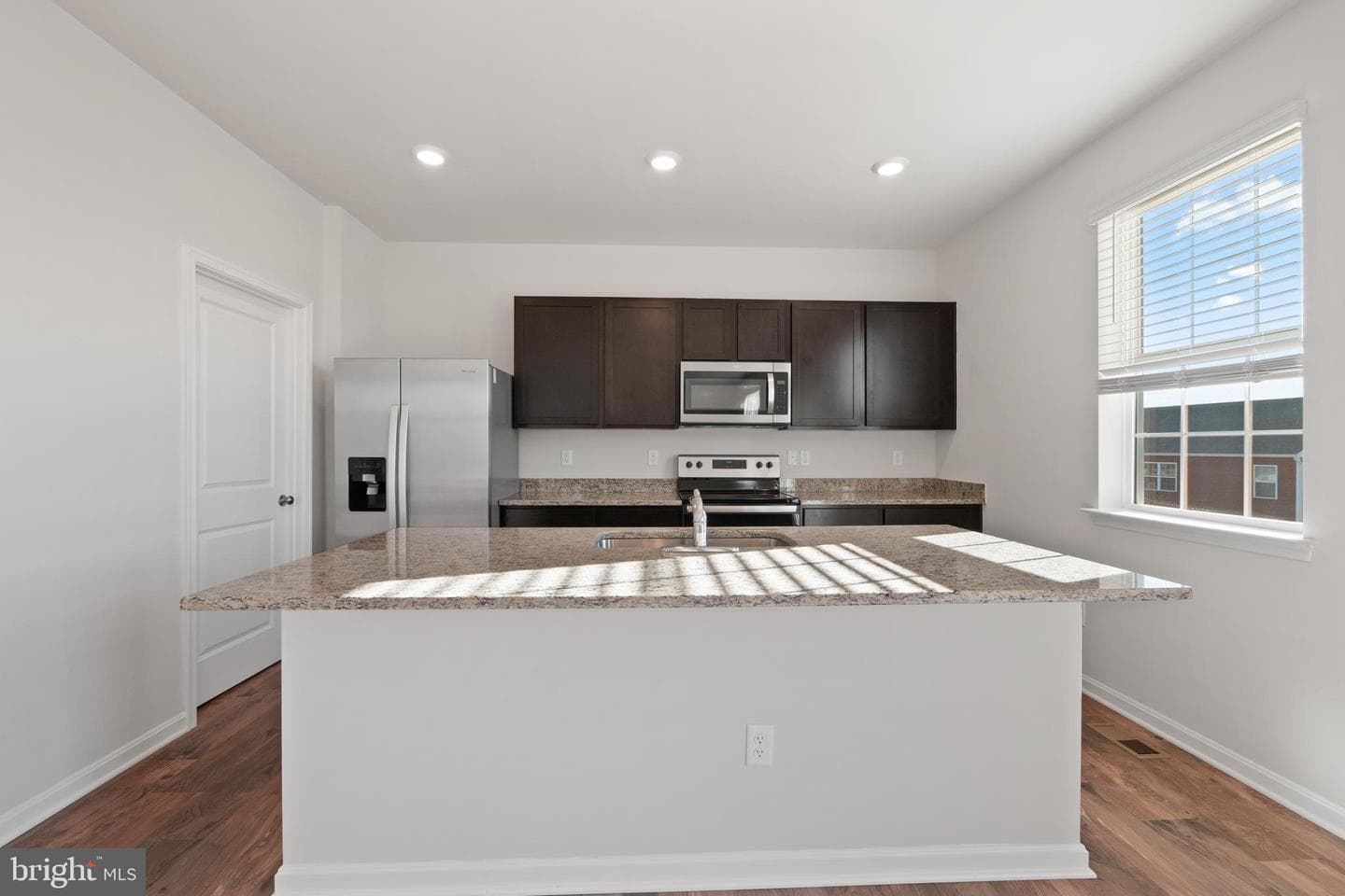 814 Spikeresh Way photo 7