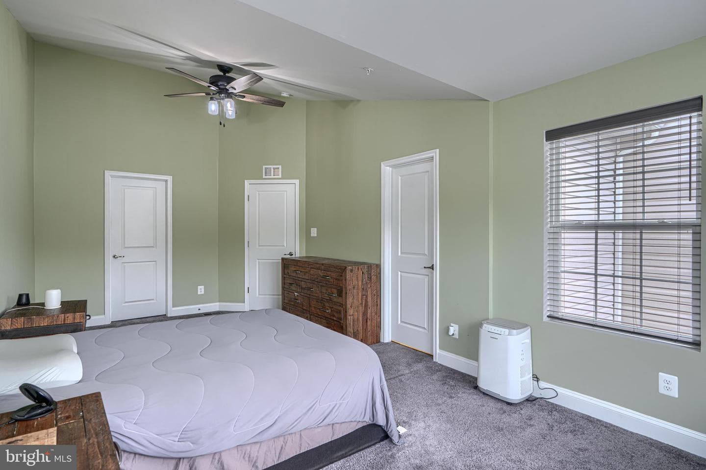 542 Calvert Way photo 27