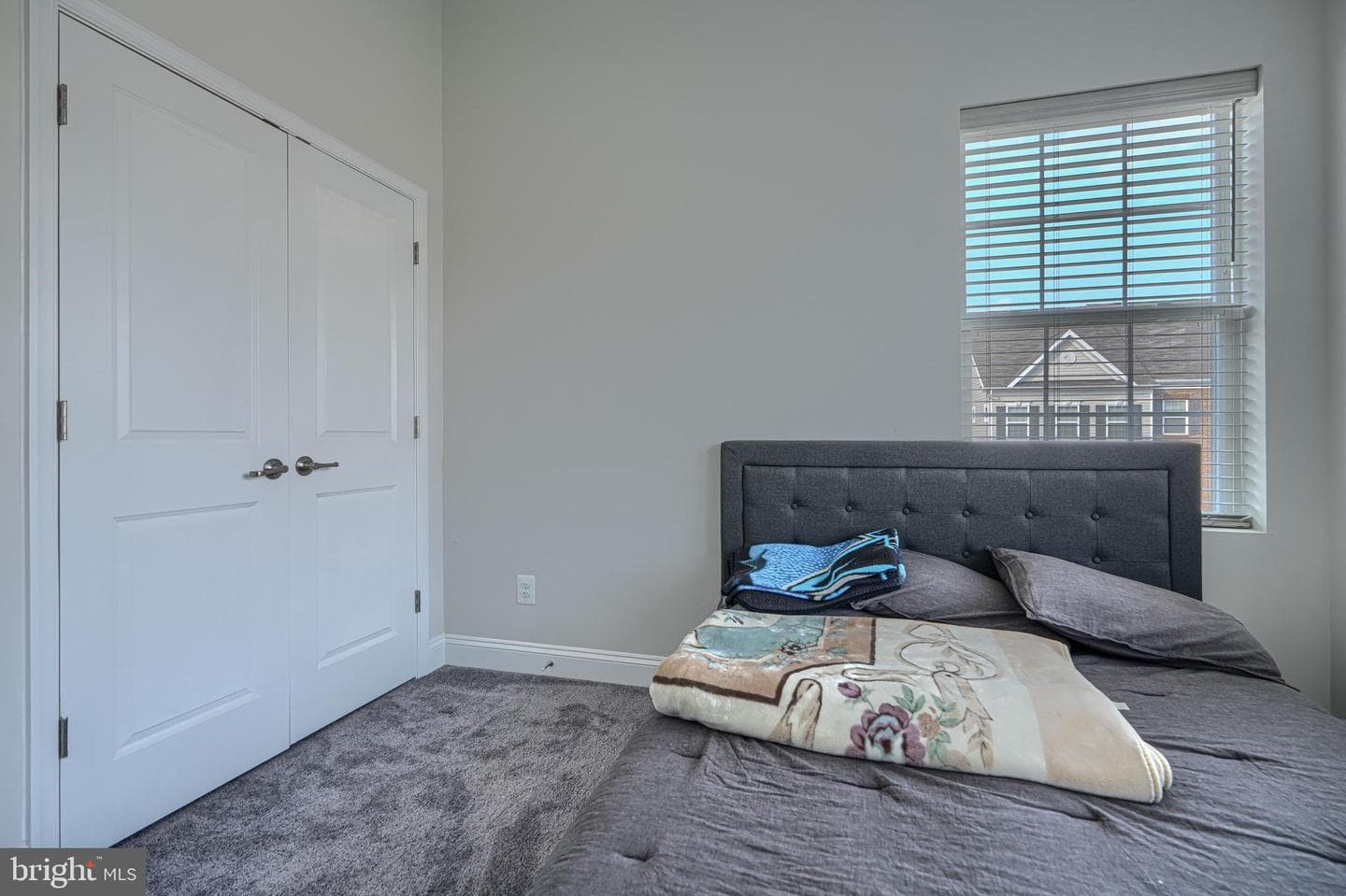 542 Calvert Way photo 32