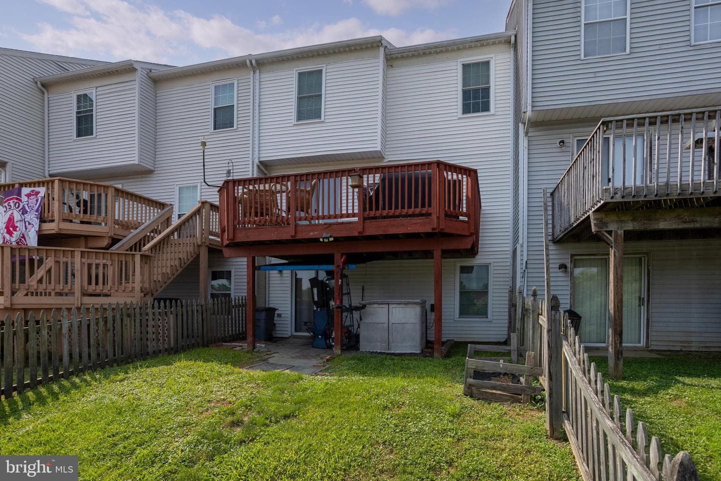 738 Farnham Place photo 25