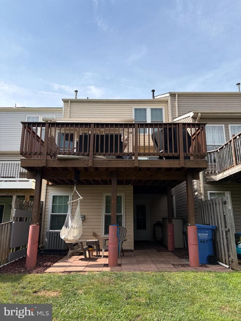 467 Rose Way photo 2