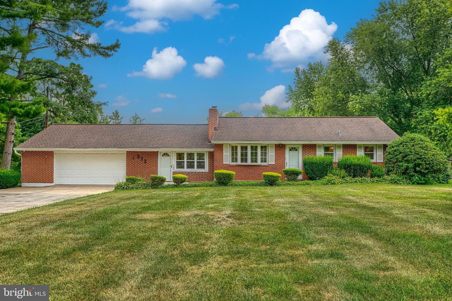 323 Montgomery Drive photo 1