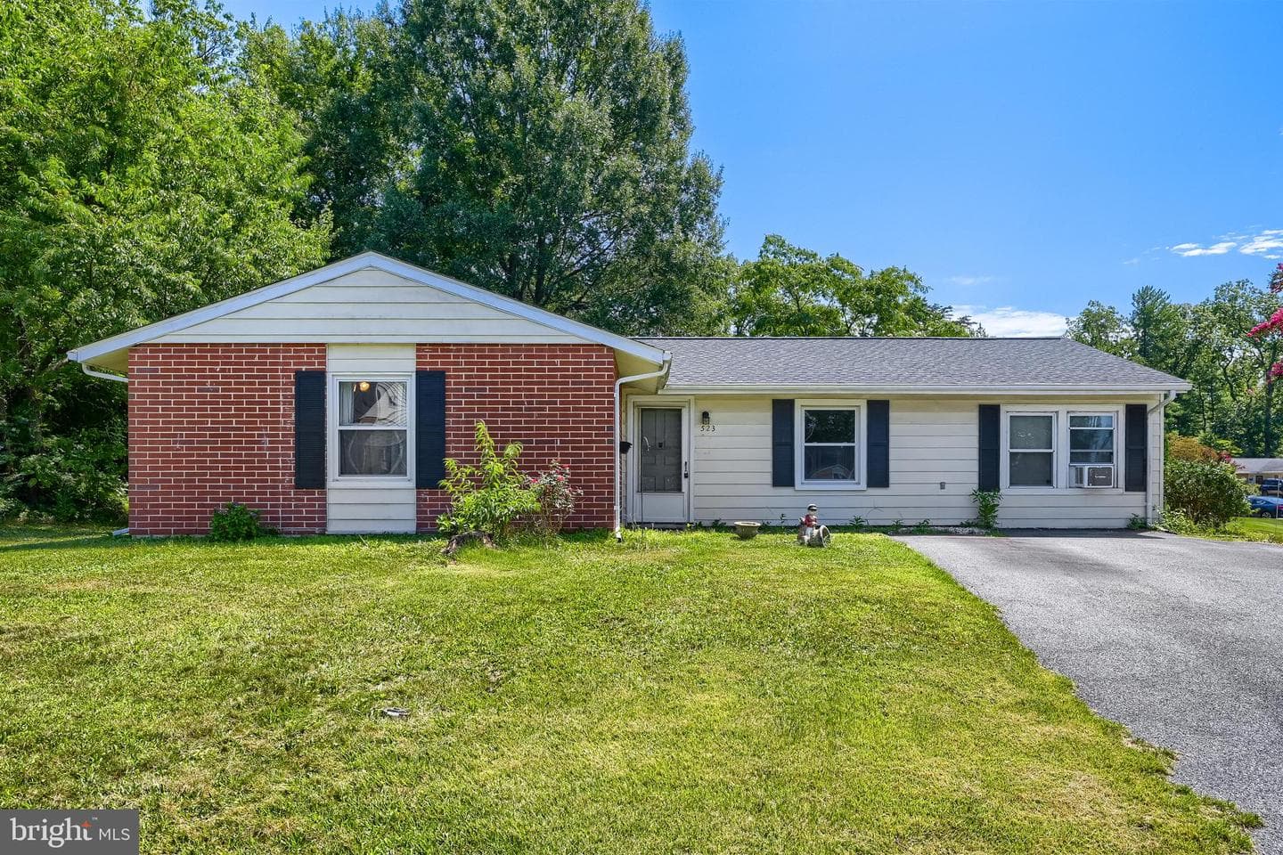 523 Eckhart Drive photo 1