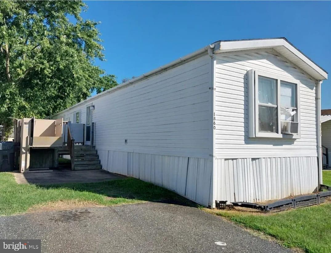 1860 John Drive #202 photo 1