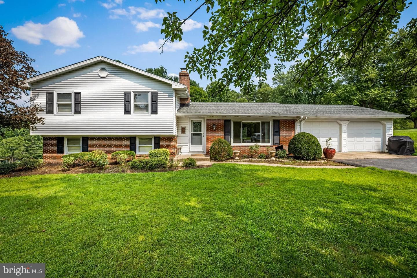 2140 Nodleigh Terrace photo 1