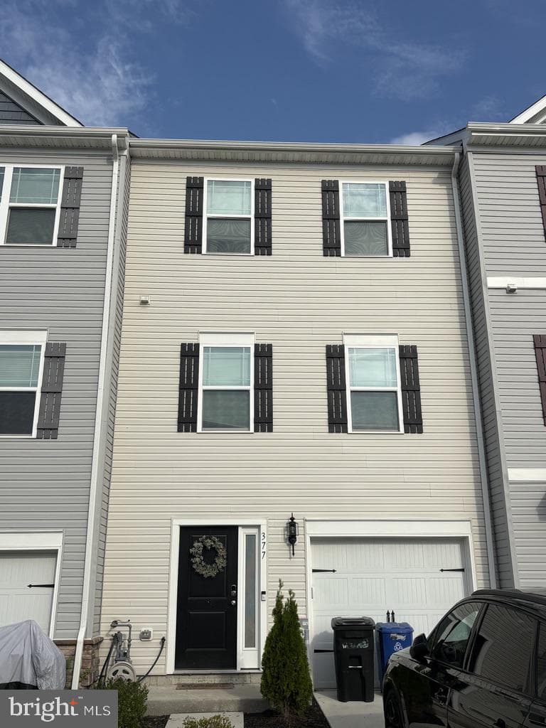377 Hackley Drive photo 1