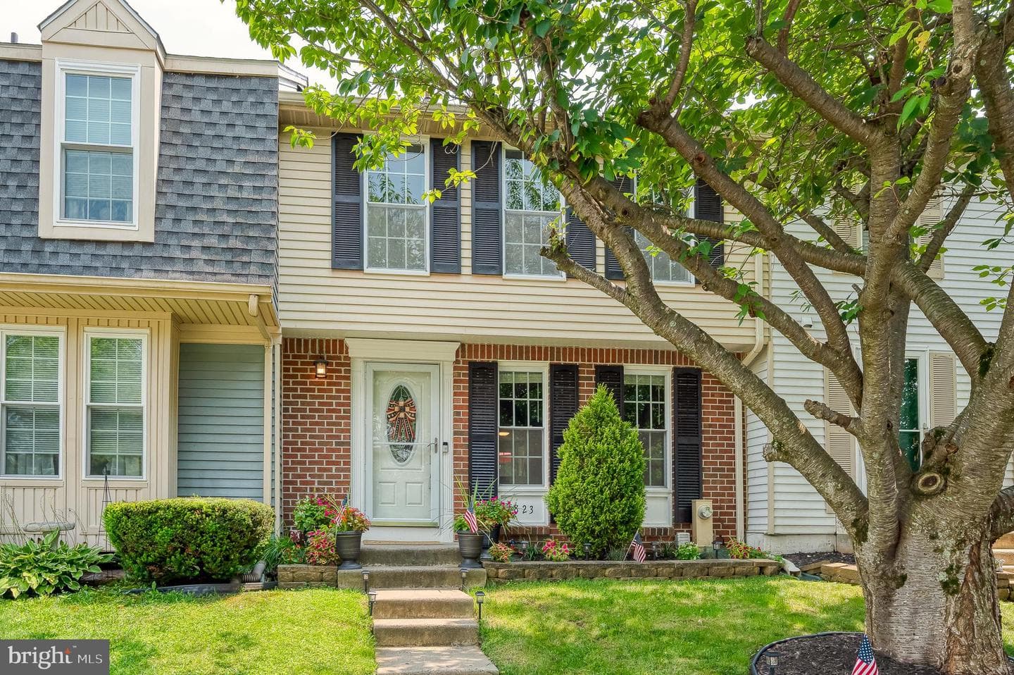 1823 Queen Anne Square photo 1
