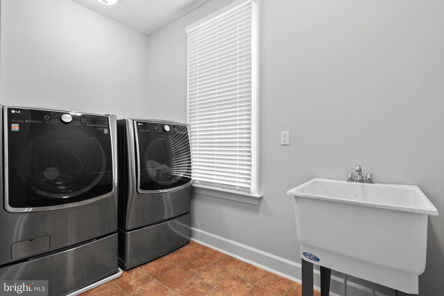 7661 Midtown Road photo 24