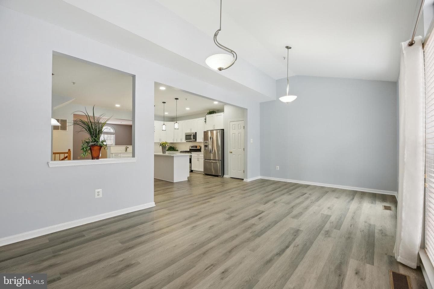 2208 Barnet Court photo 14