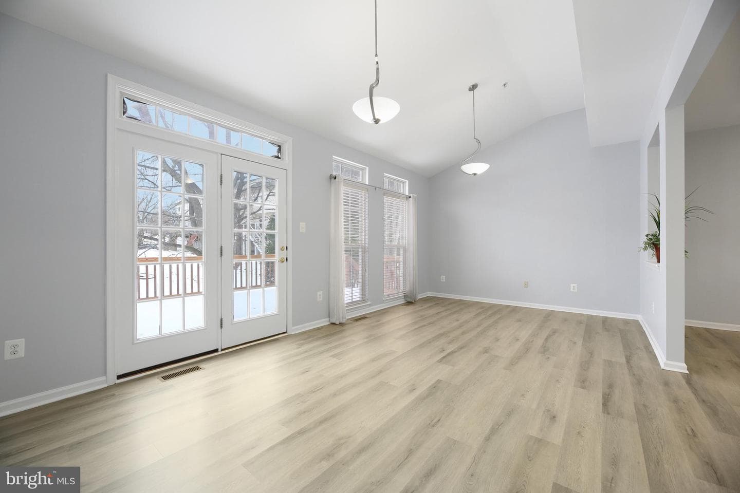 2208 Barnet Court photo 15