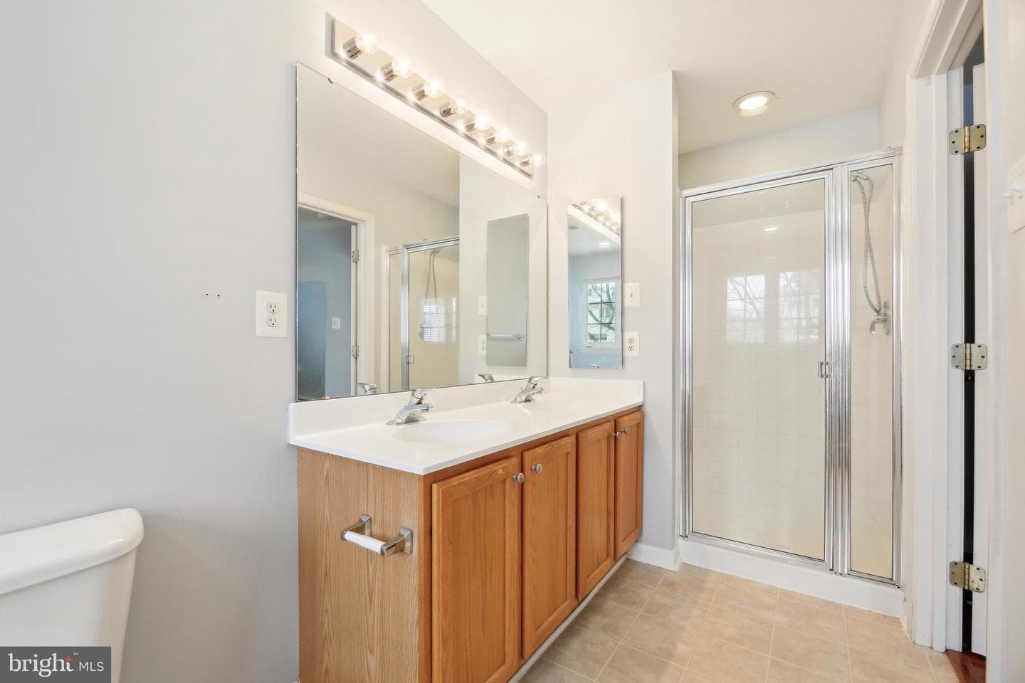 2208 Barnet Court photo 20