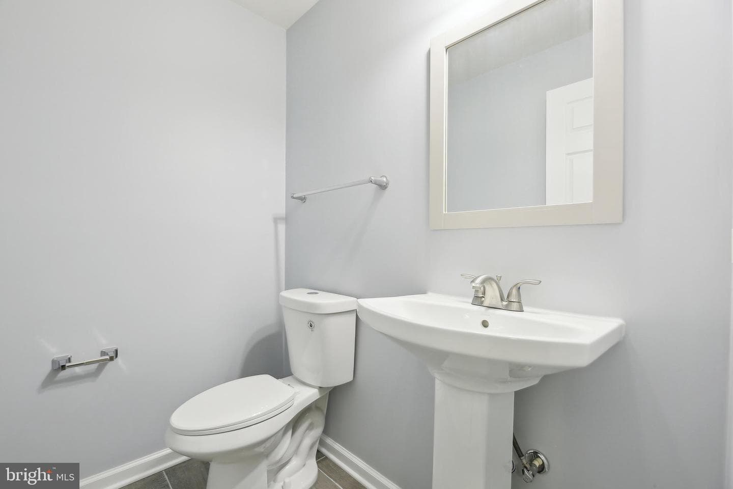 2208 Barnet Court photo 28