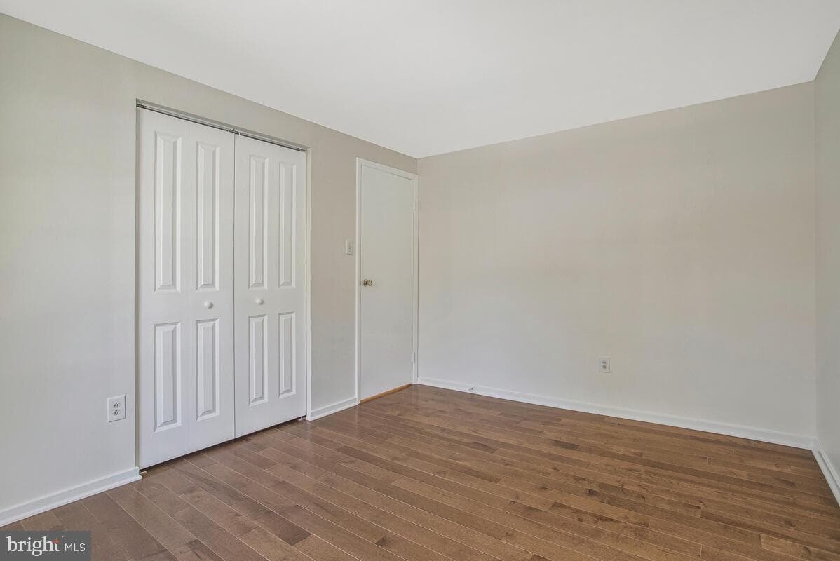 8825 Besthold Garth photo 30