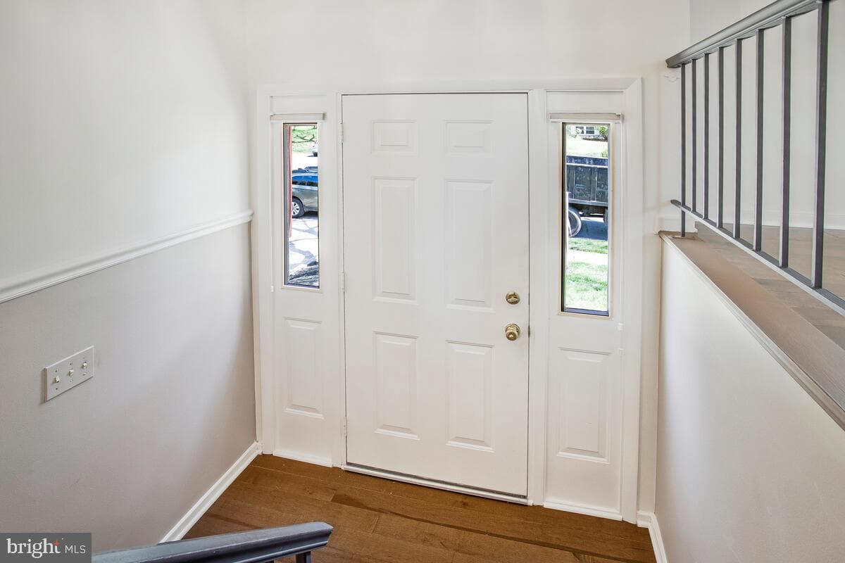 8825 Besthold Garth photo 4