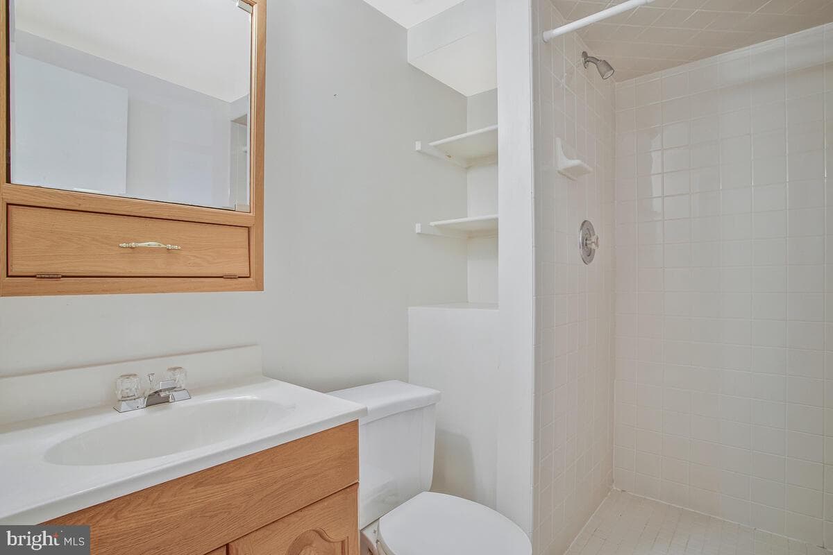 8825 Besthold Garth photo 40