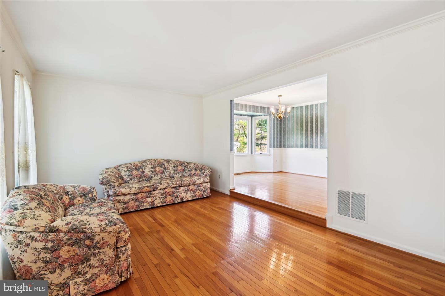 3823 Grosvenor Drive photo 8
