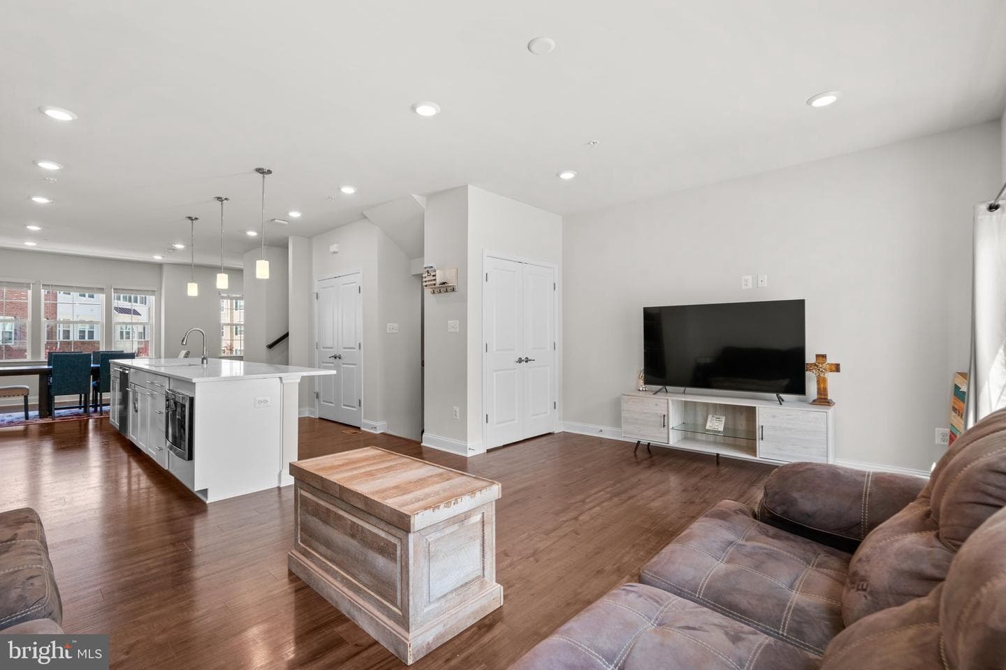 7579 Warburg Way photo 9
