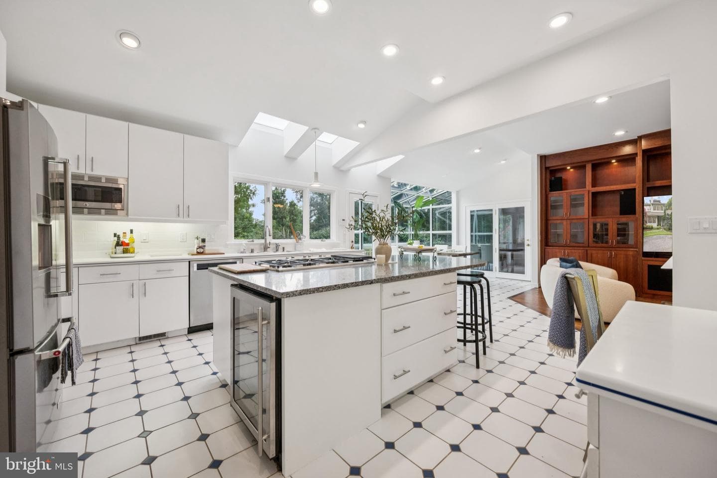 5055 Amesbury Drive photo 9