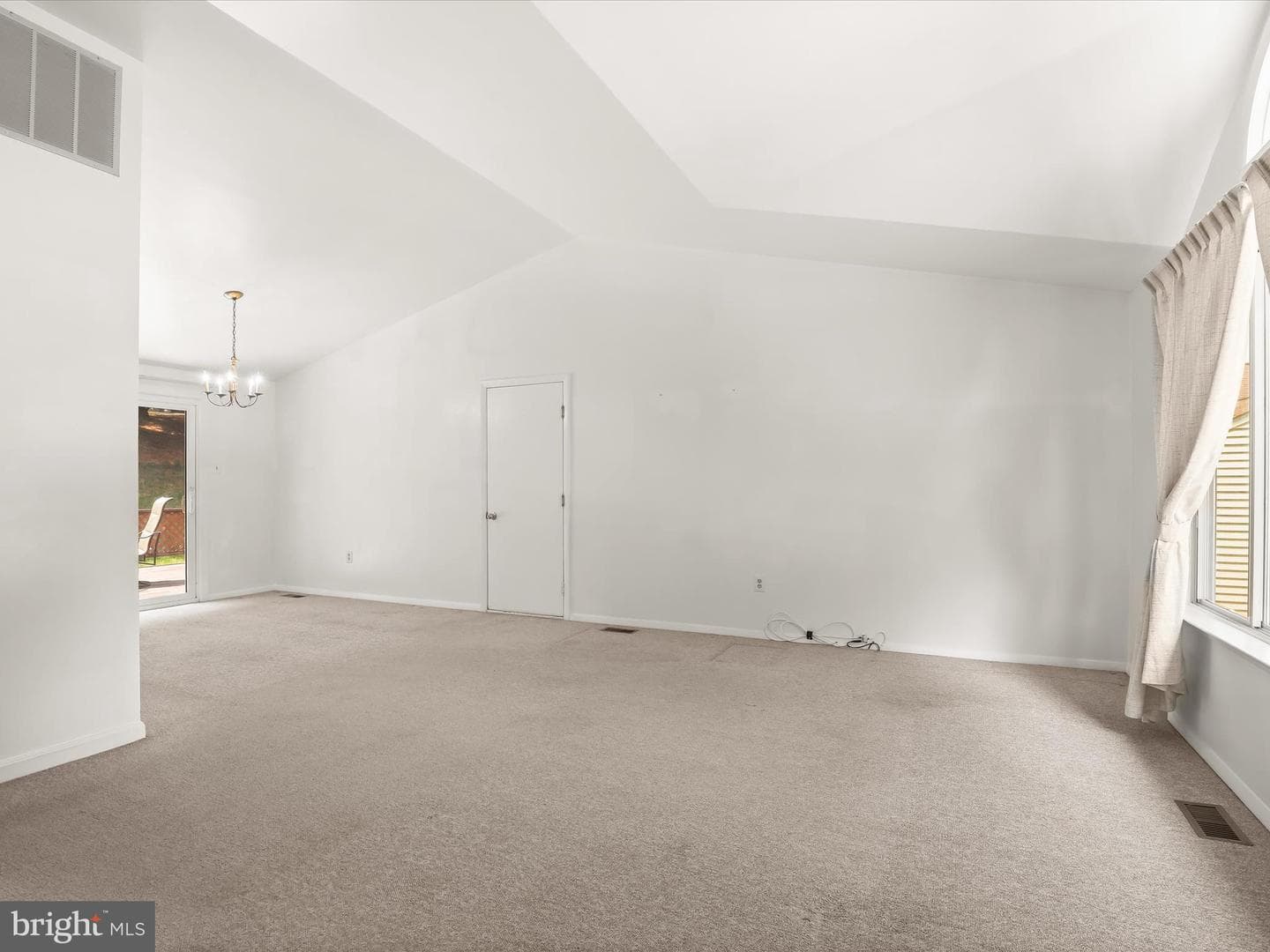 6250 Fairbourne Court photo 9