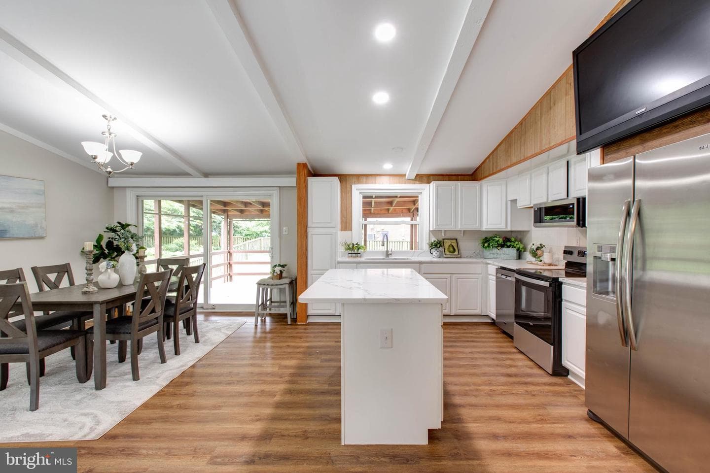 5731 Margrave Mews photo 15