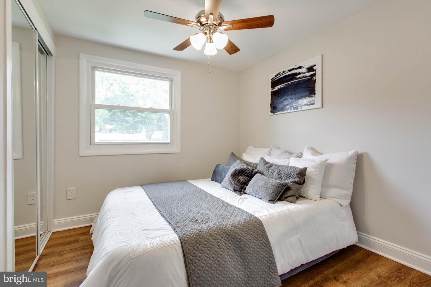 5731 Margrave Mews photo 31