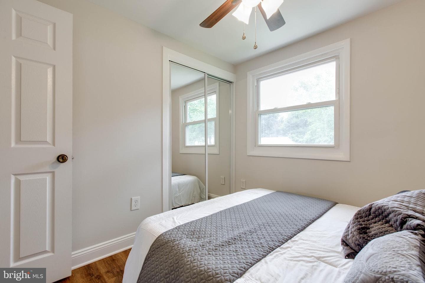 5731 Margrave Mews photo 32