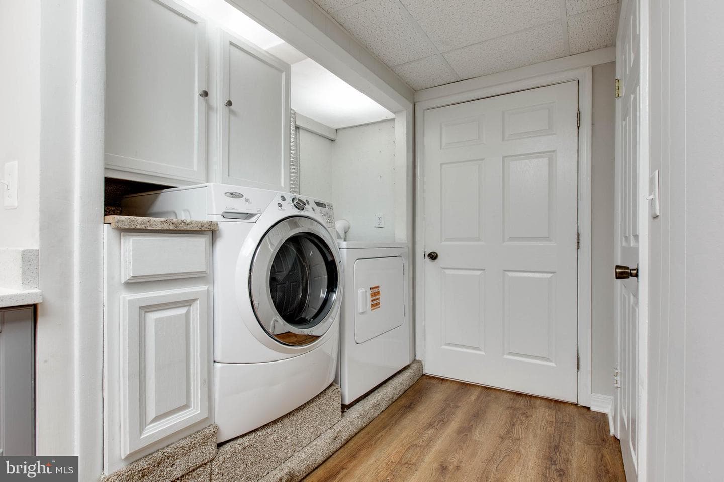 5731 Margrave Mews photo 44