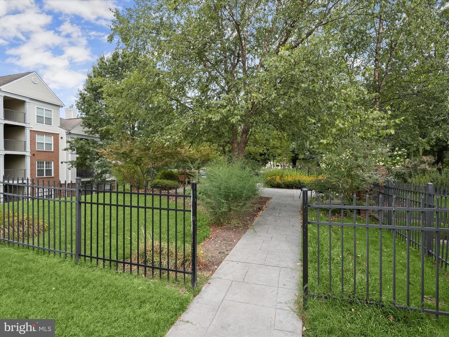 10822 Warfield Place #102 photo 30
