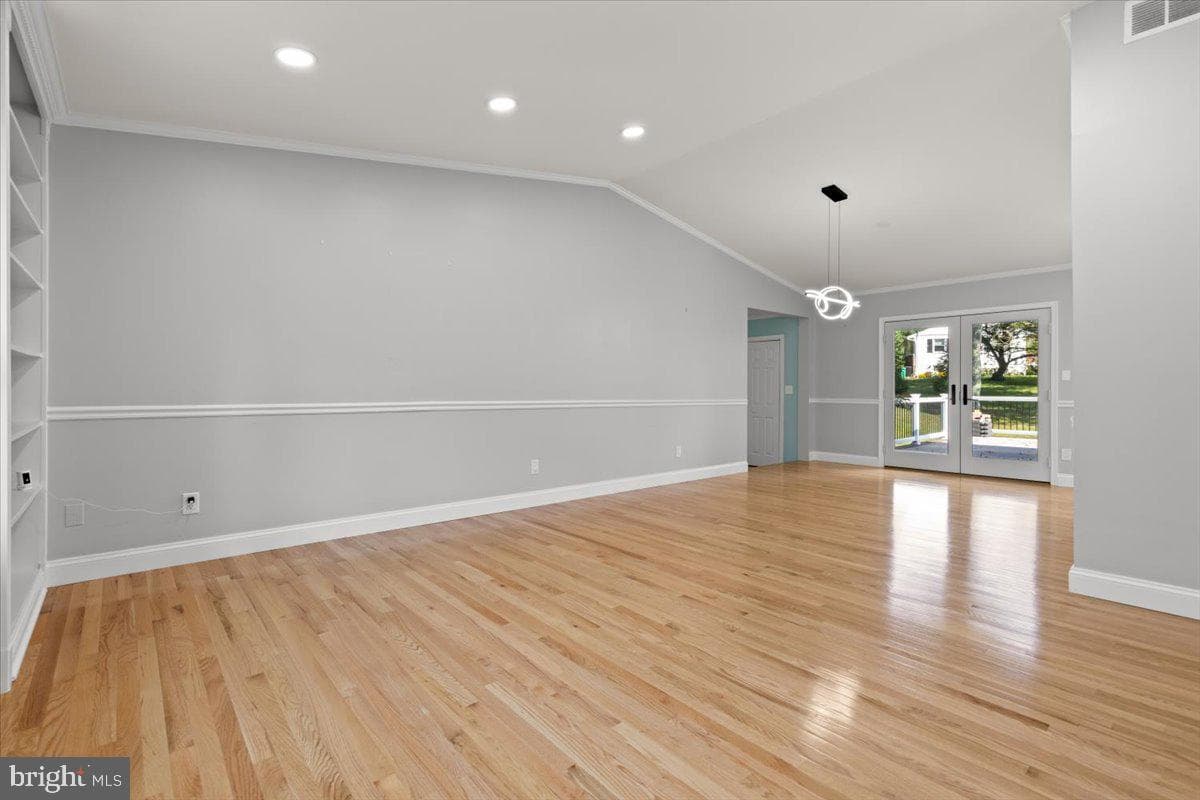 8400 Mitzy Lane photo 17