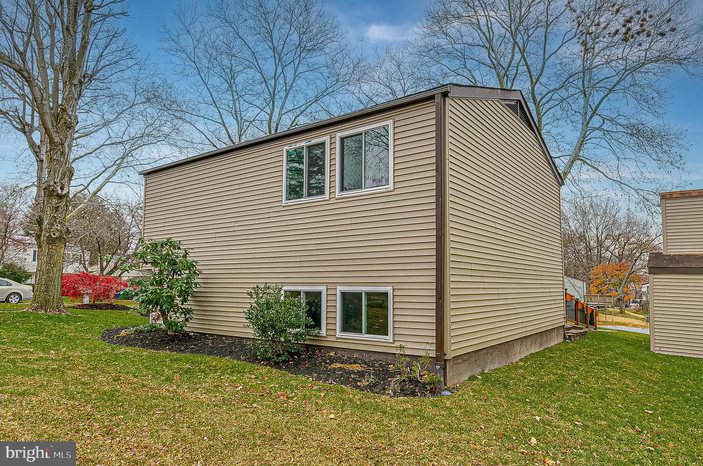 9068 Goldamber Garth photo 41