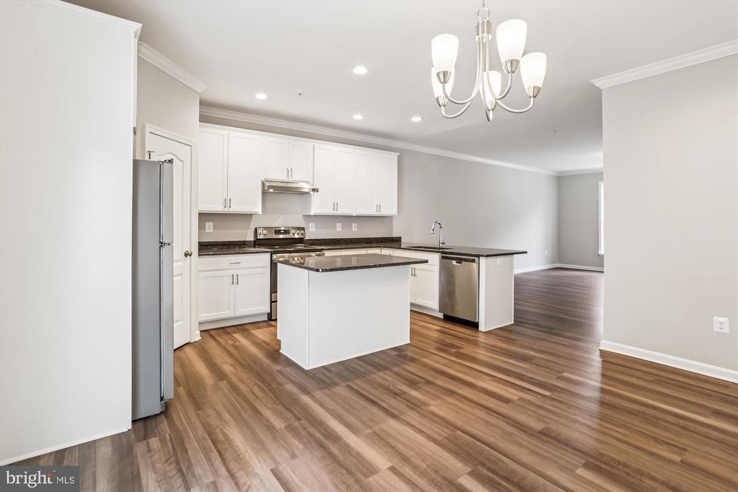 9256 Laurens Way photo 18