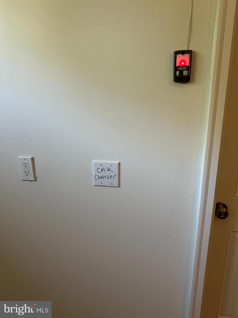 9256 Laurens Way photo 35