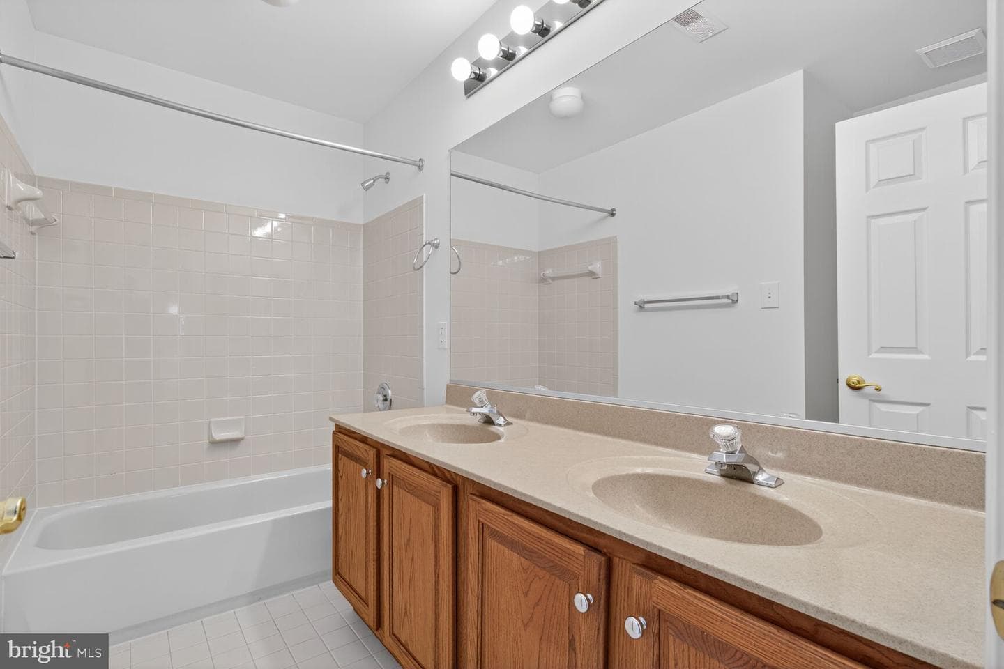 8369 Governor Grayson Way photo 35