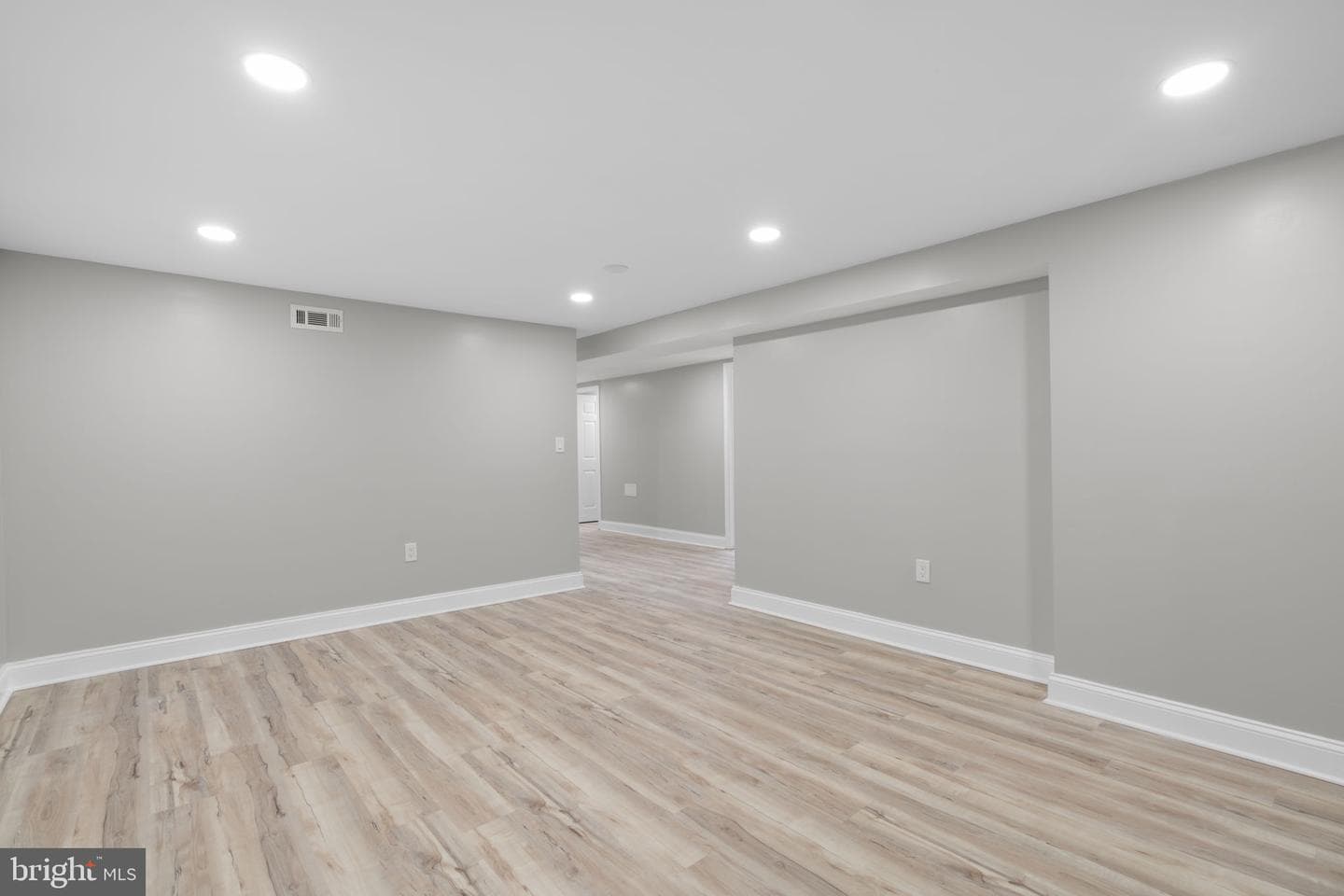 8334 Woodward Street photo 25