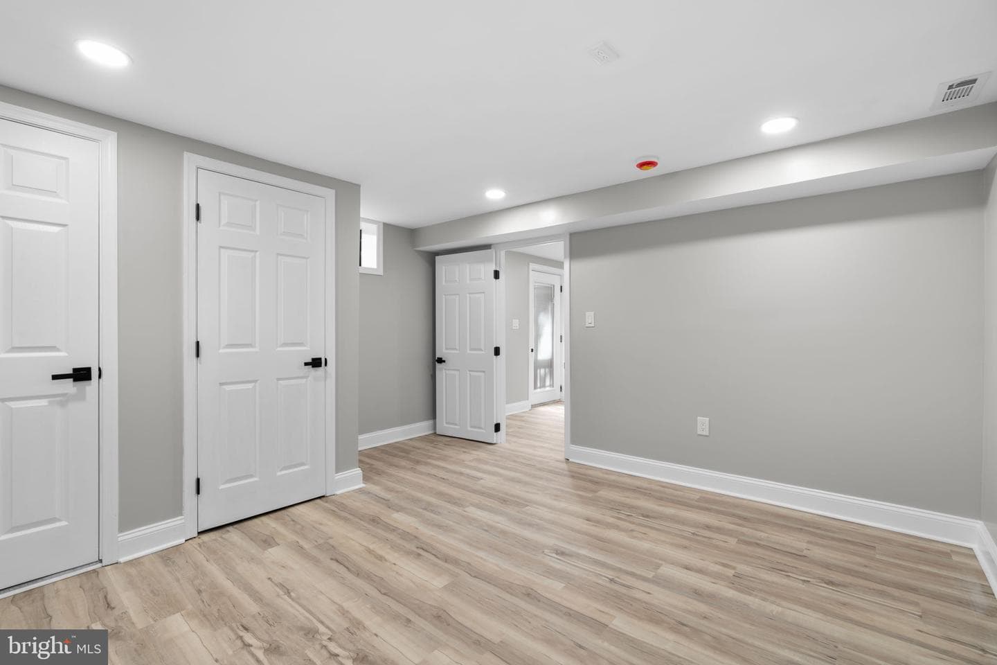 8334 Woodward Street photo 29